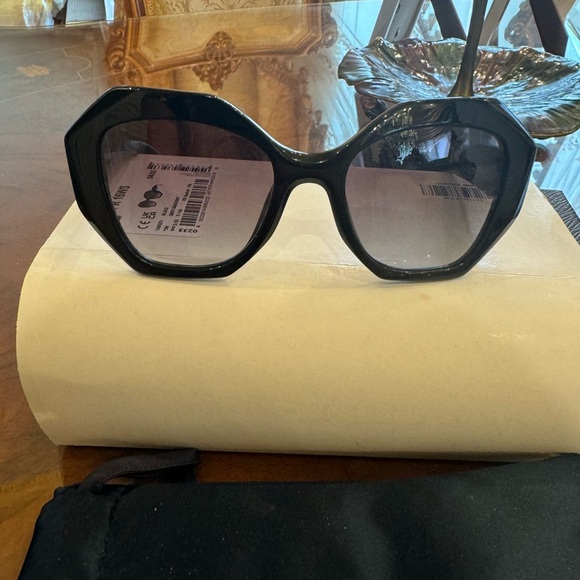 100% Auth Prada Milano sunglasses. Black/ grey geometric PR16WSF 1AB5D1 - Picture 5 of 16